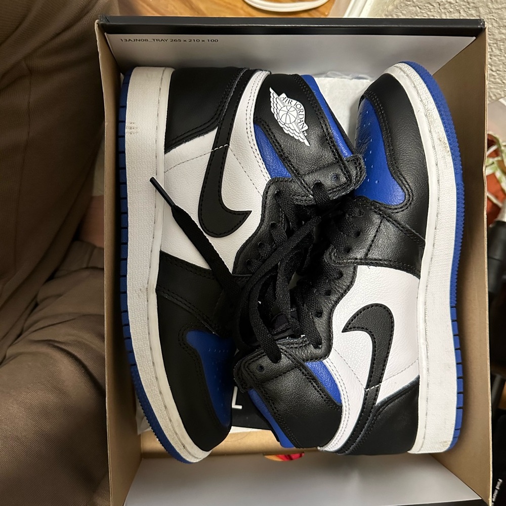 Jordan 1 Retro High
Royal Toe (GS) Size 4.5